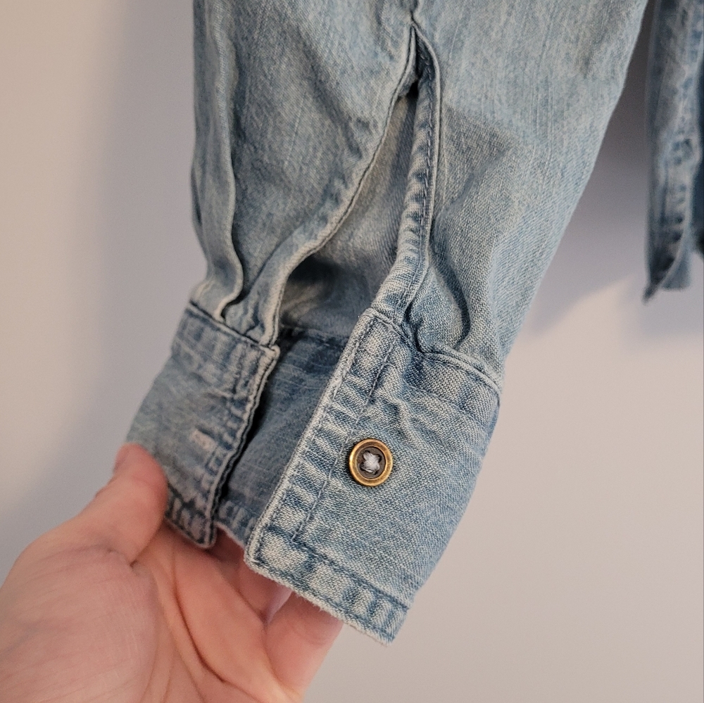 LEE Riders Denim Style Button-Down Top (Medium) - Picture 2 of 6